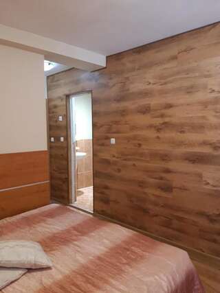 Гостевой дом Private Rooms Silvia Варна Двухместный номер с 1 кроватью или 2 отдельными кроватями и балконом-7